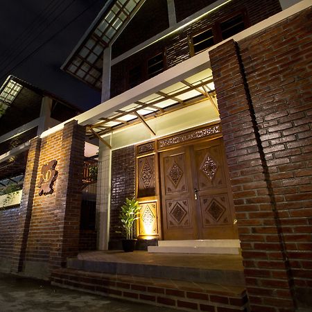 De Hostel Yogyakarta Ngoại thất bức ảnh